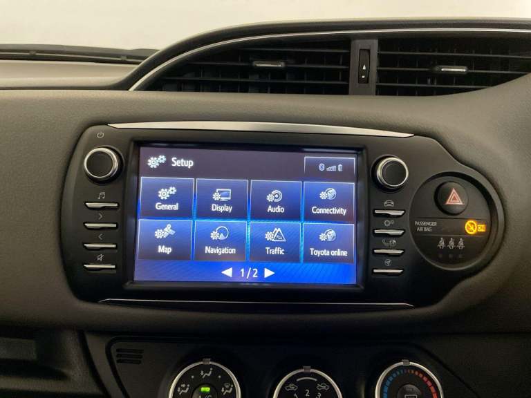 2019 Toyota Yaris 1.5 VVT-i Icon Tech Hatchback 5dr Petrol CVT Euro 6 (111 ps) - SAT NAV + PA HAT...