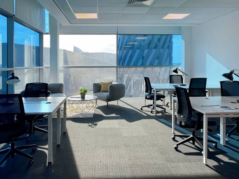 Manchester - M50 3UB \ Serviced Office for Rent with 5-Desk Capacity