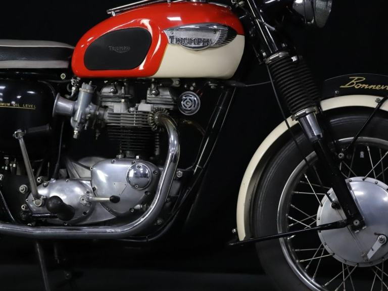 1966 TRIUMPH T120 BONNEVILLE GRENADIER RED  + ALASKAN WHITE