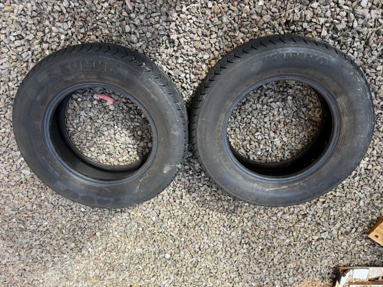 Two Kumho 7400 175/70 R13 82T snow tyres.
