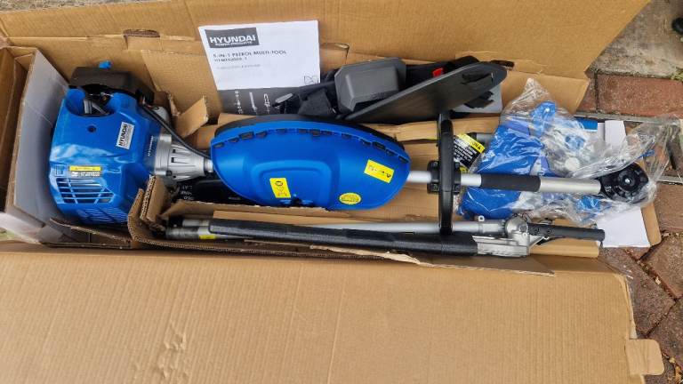 Hyundai petrol hedge trimmer and tools