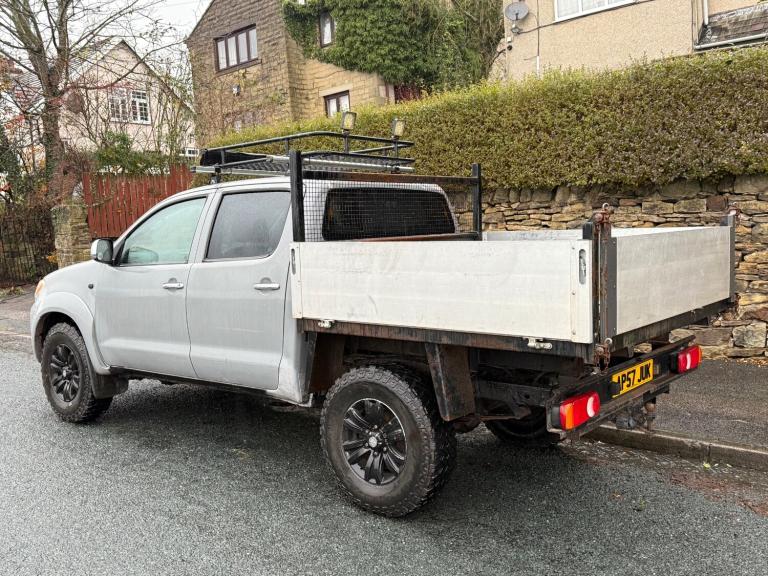2007 Toyota Hilux INVINCIBLE 3.0D4-D DOUBLE CAB TIPPER MANUAL 4X4 GREY PICK UP Diesel Manual