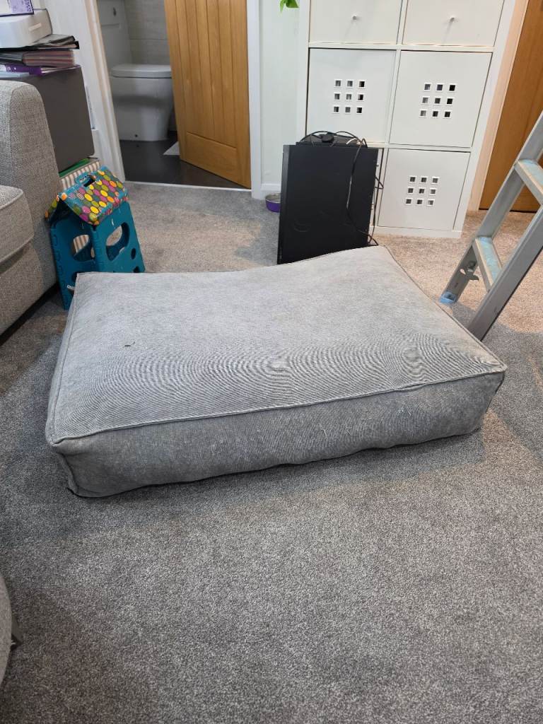 Dog bed 100 me x 70cm deep