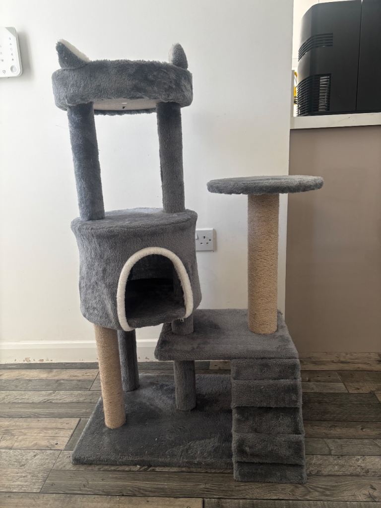 Cat scratching tower for sale £35