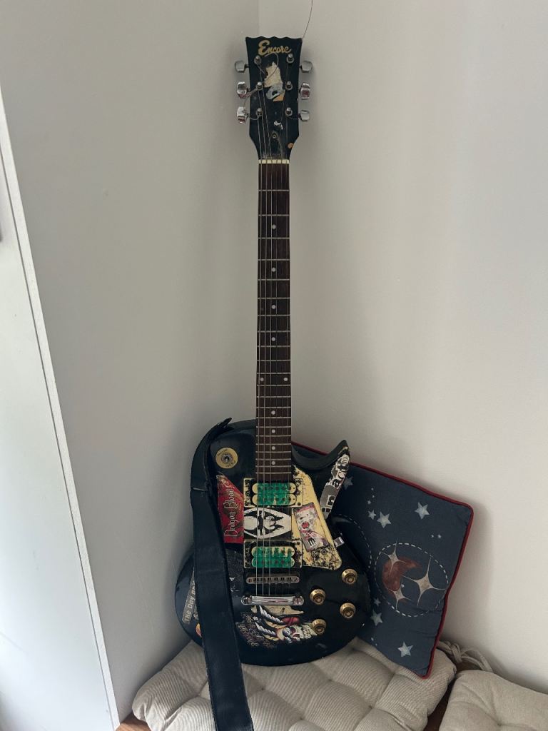 Electric guitar - needs a clean up 