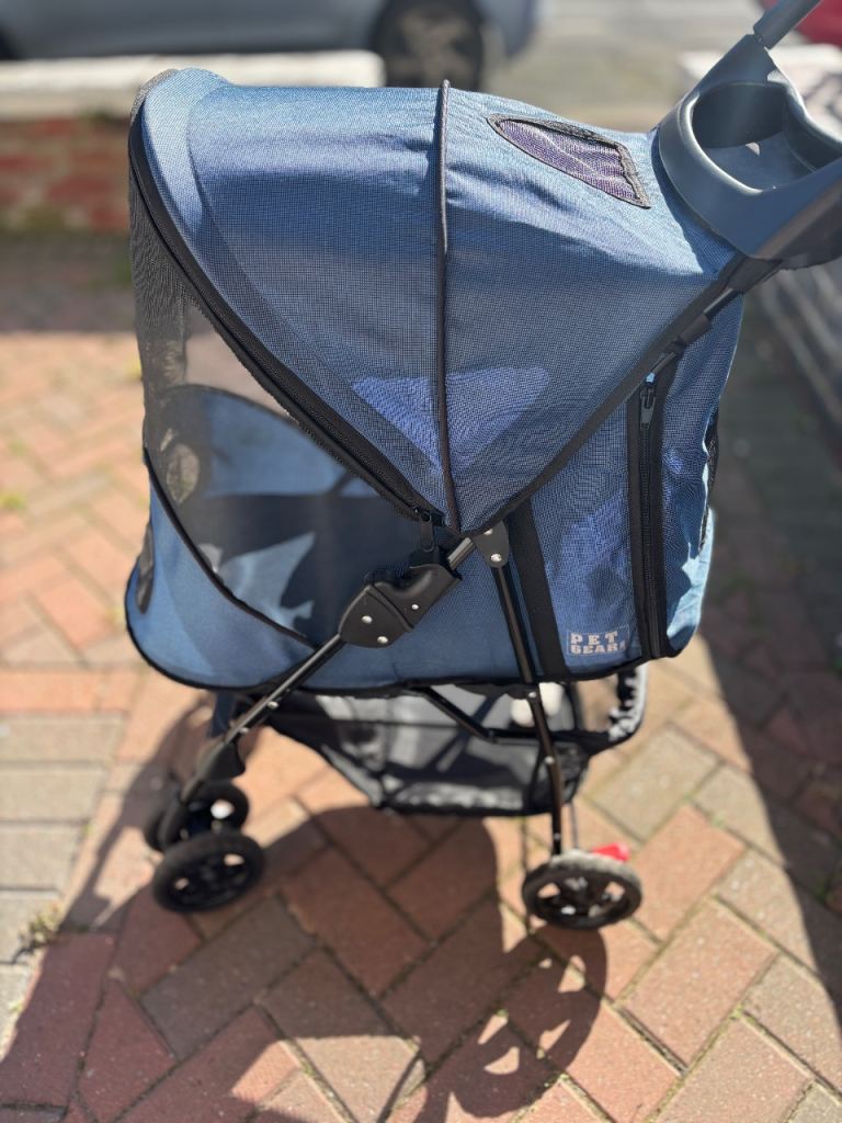 Dog stroller 