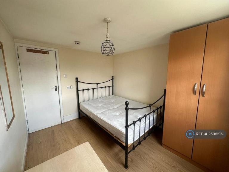 1 bedroom in Holbrook Road, London, E15 (#2596195)