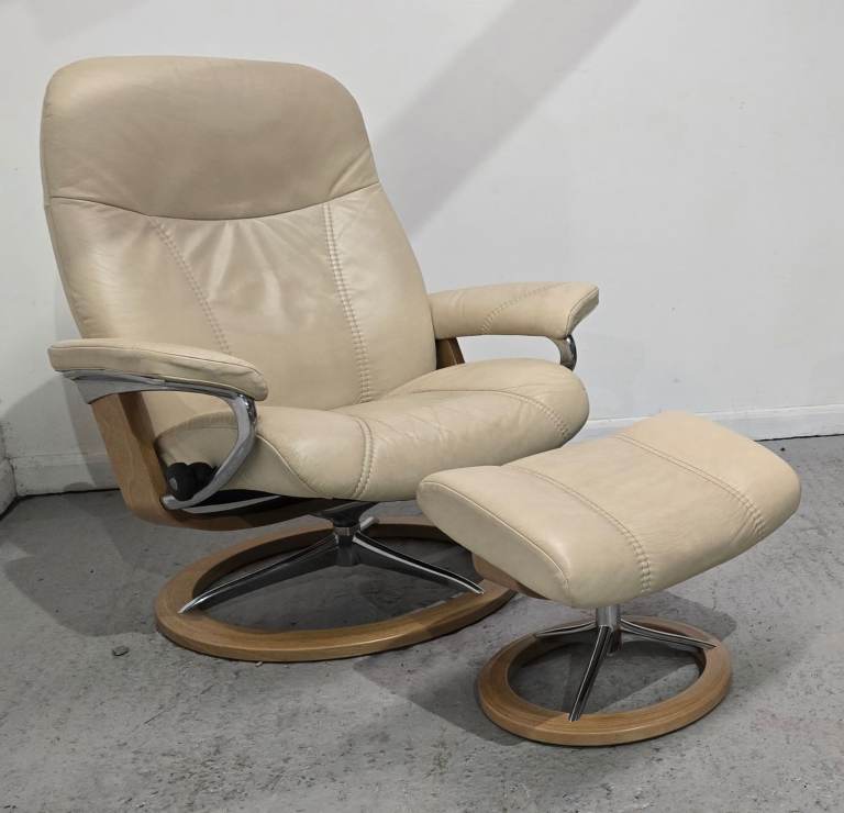Ekornes Stressless Signature Steel Base Recliner Chair and Footstool 801244