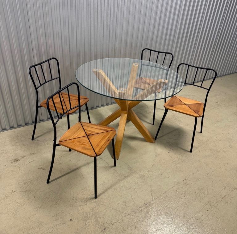 Round Glass Dining Set Table and 4 ikea Chairs, in good condition