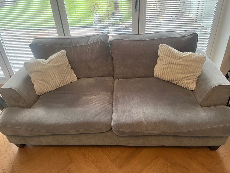3 setter & matching 2 setter sofas 