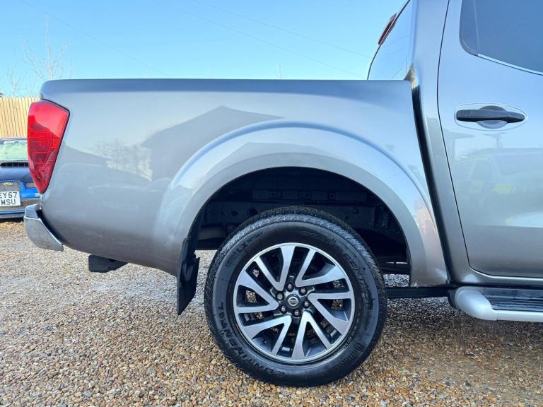 2016 Nissan Navara 2.3 dCi Tekna Auto 4WD Euro 5 4dr PICK UP Diesel Automatic