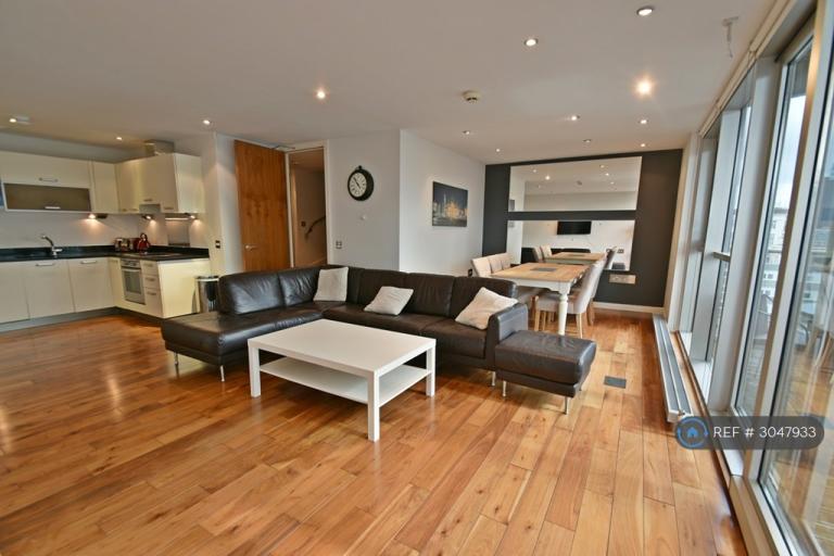 2 bedroom flat in The Edge, Salford, M3 (2 bed) (#3047933)