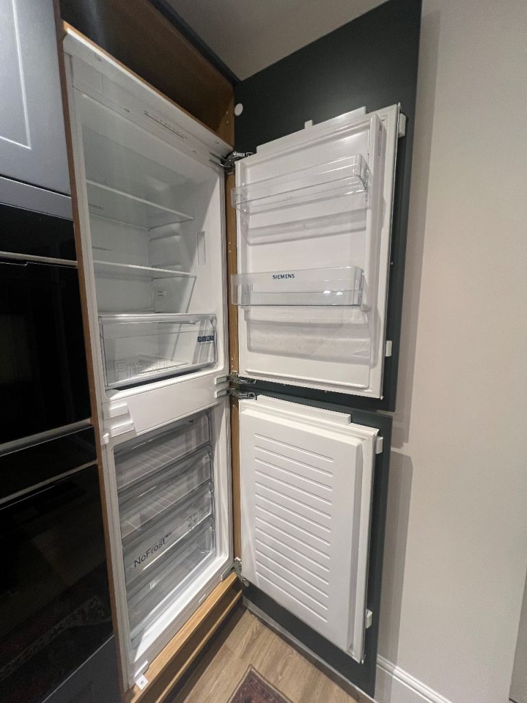 Used Siemens Integrated Frost Free Fridge Freezer