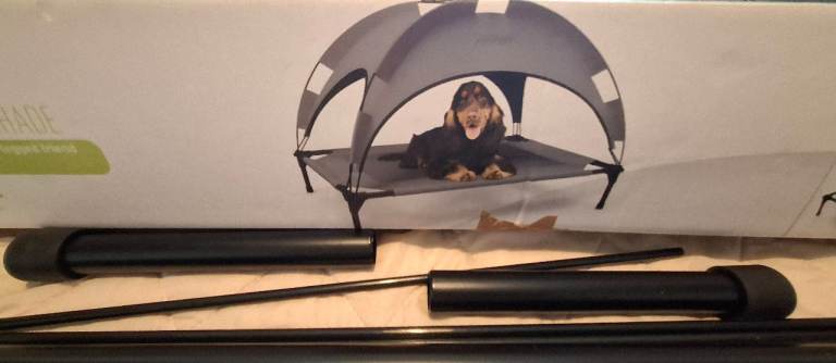 Dog bed with sun shade