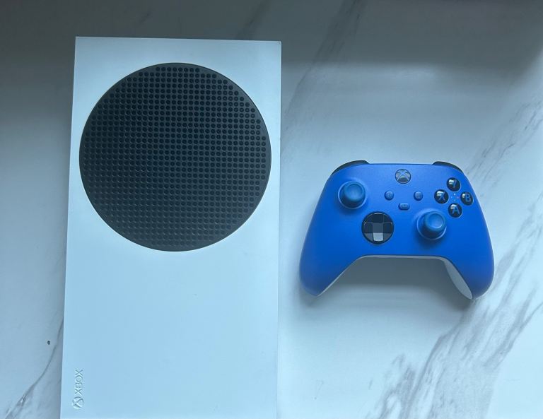 Xbox Series S Console with Blue Controller – As Good As New 512gb