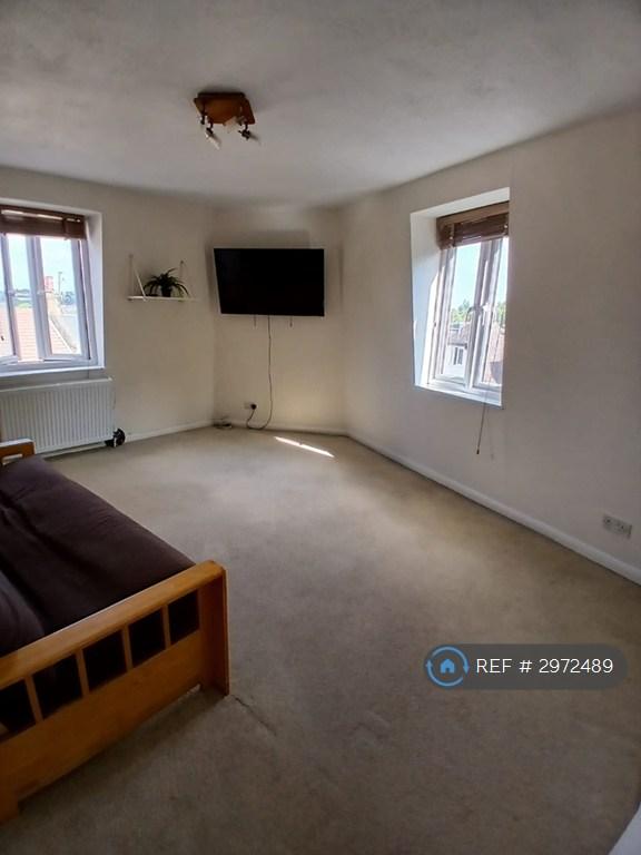 2 bedroom flat in Lancaster Road, Barnet, EN4 (2 bed) (#2972489)