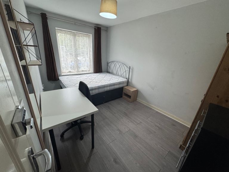 Rooms to let in the cb4 area all bills included 