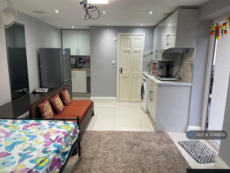Studio flat in Renfrew Road, Hounslow, TW4 (#3048628)