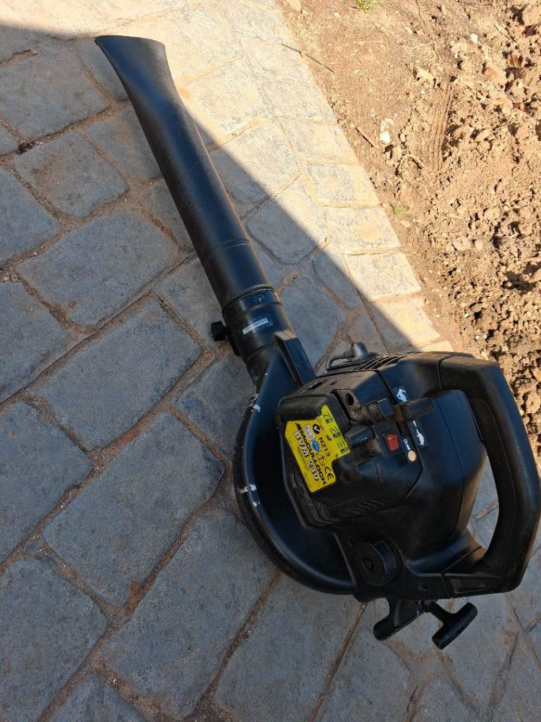 McCulloch petrol leaf blower 