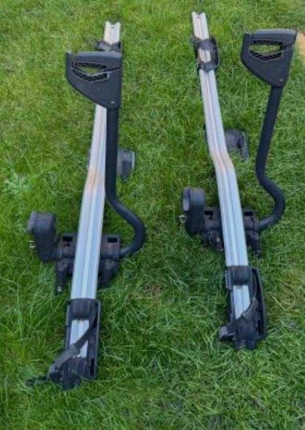 Thule 598 bike carriers £80 each
