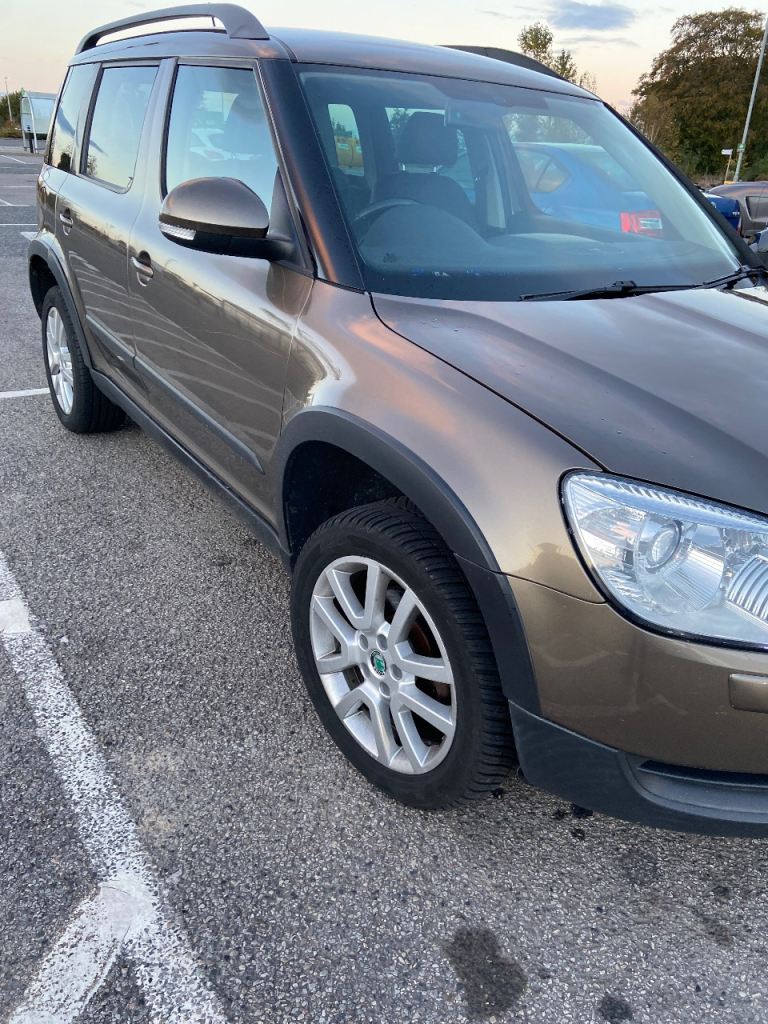 Skoda, YETI, Hatchback, 2012, Manual, 1968 (cc), 5 doors