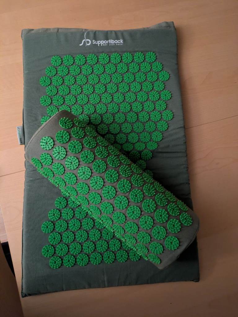 Acupressure mat and pillow set