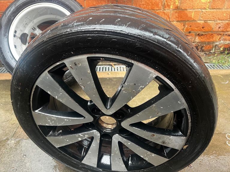 5 pieces Golf  alloy wheels  in ok condition 