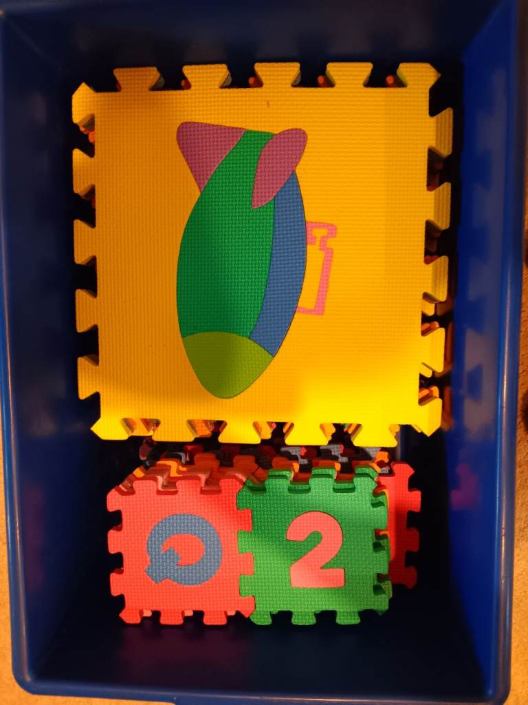 Interlocking play mat 18 pieces 