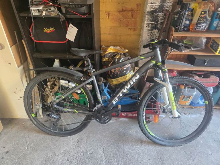 B'Twin Rockrider 520 Mountain Bike
