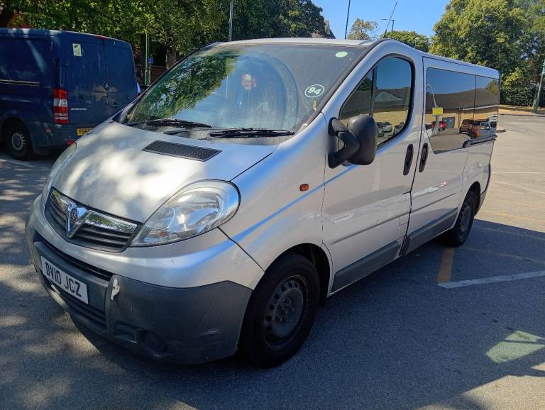 2010 Vauxhall Vivaro minibus 8 seat