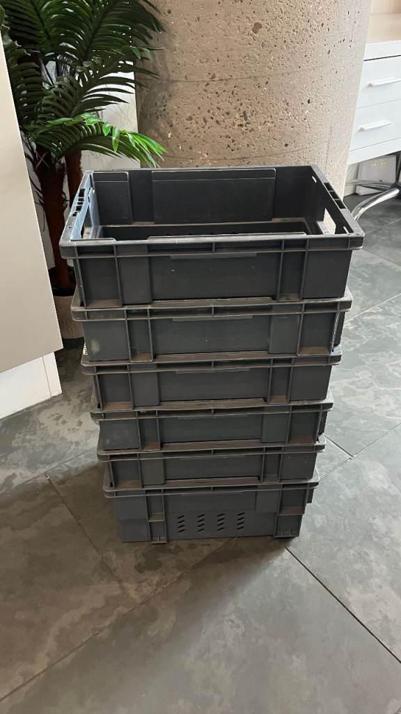 6 x Stackable Plastic Storage Crates Boxes 40x30x19cm