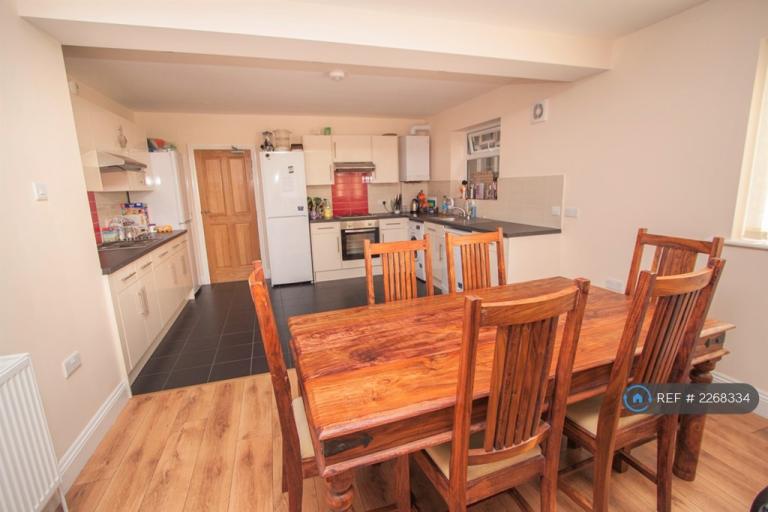 7 bedroom house in Burlington Road, Southampton, SO15 (7 bed) (#2268334)