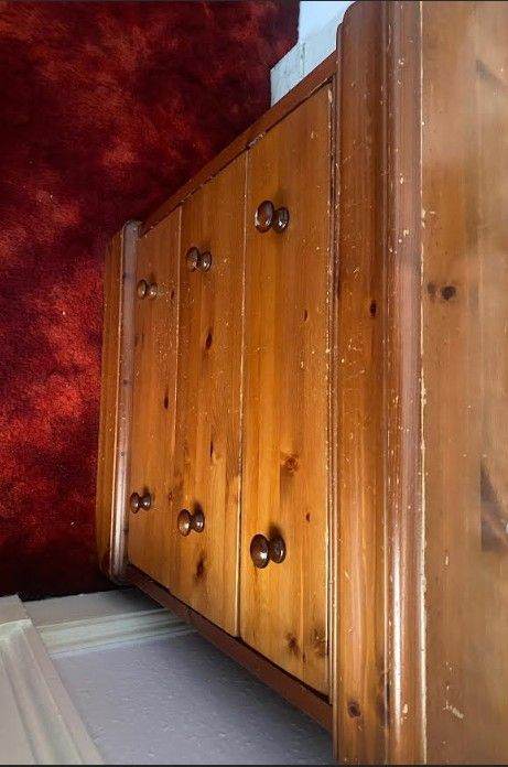 Pine Wooden chest of drawers – Good Condition