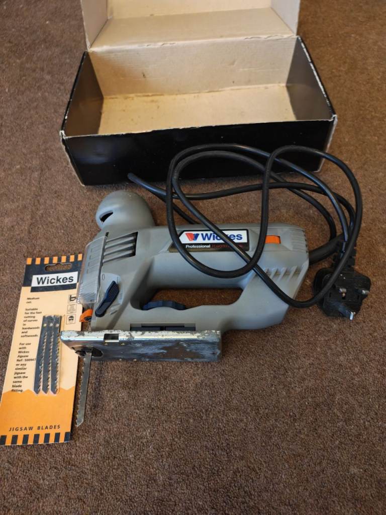 Wickes 420w variable speed pendulum jigsaw