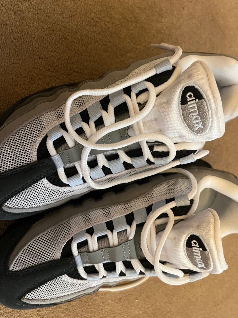 Boys Nike Air max trainers
