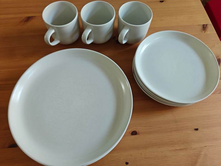 Habitat Stoneware Plates Side Plates and Mugs – Used Condition