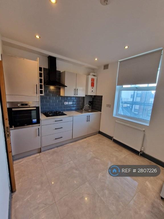 2 bedroom flat in Upper Tooting Road, London, SW17 (2 bed) (#2807226)