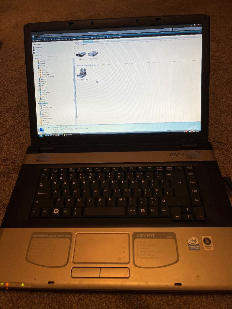 Advent 6301 17 inch laptop 2GB memory 120GB hard disk with mouse