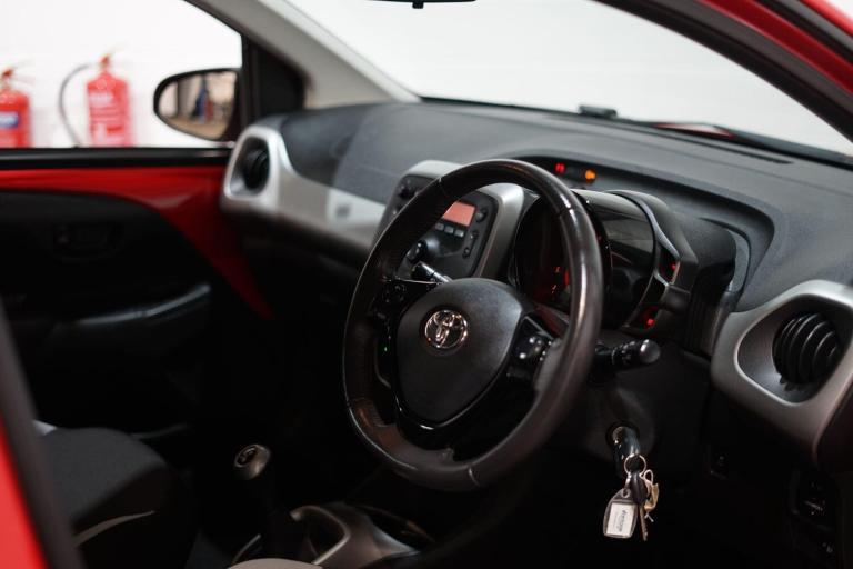 2015 Toyota AYGO 1.0 VVT-i x-play Euro 5 5dr Euro 5 HATCHBACK Petrol Manual