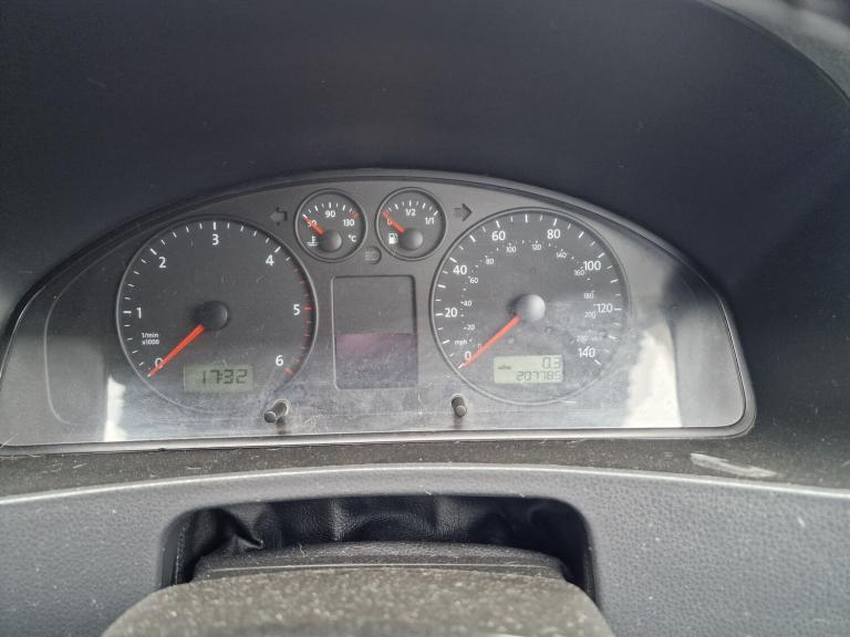 2009 VW Volkswagen Transporter Automatic Silver LWB 6 Seat Minibus  Spares