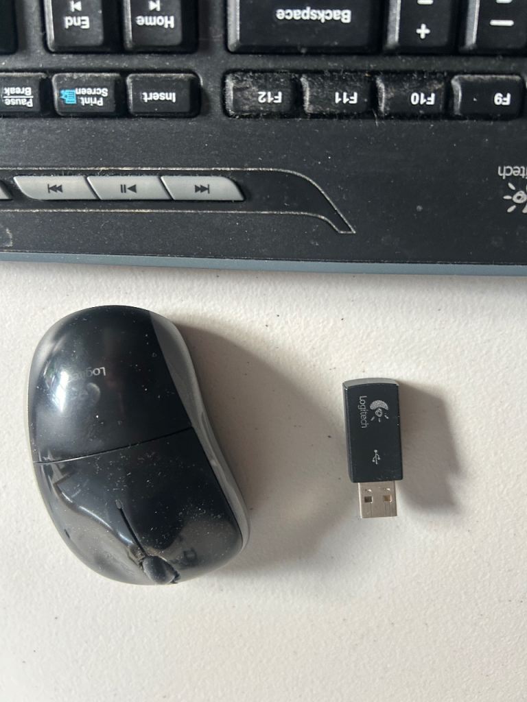 Logitech MK320 Wireless Keyboard and Mouse Bundle