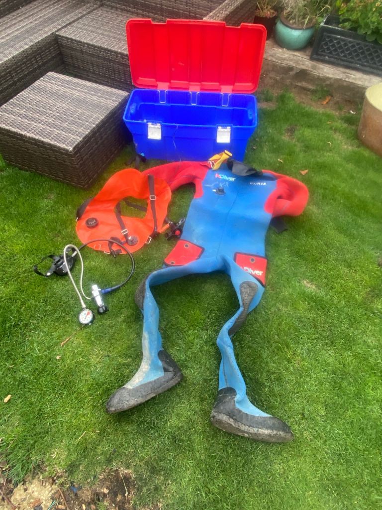 Scuba diving equipment 