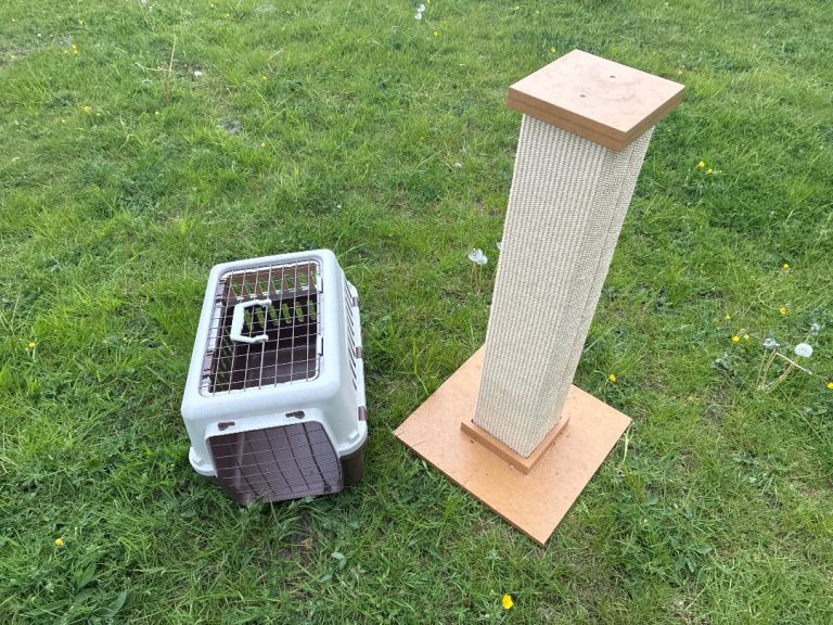Cat scratching tower and pet carry box