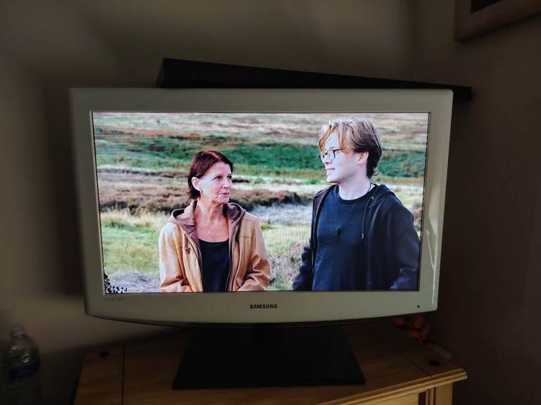 Samsung 32 inch TV with Remote Control 
