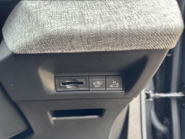 2025 Peugeot 5008 1.2 Hybrid 136 GT 5dr e-DSC6 HATCHBACK PETROL Automatic