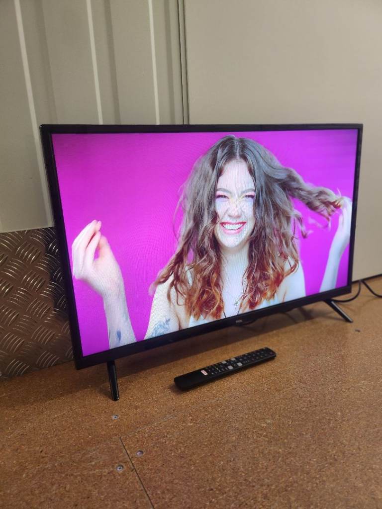 32" TCL SMART HDR HD LED WiFi TV with Stand and Remote £75