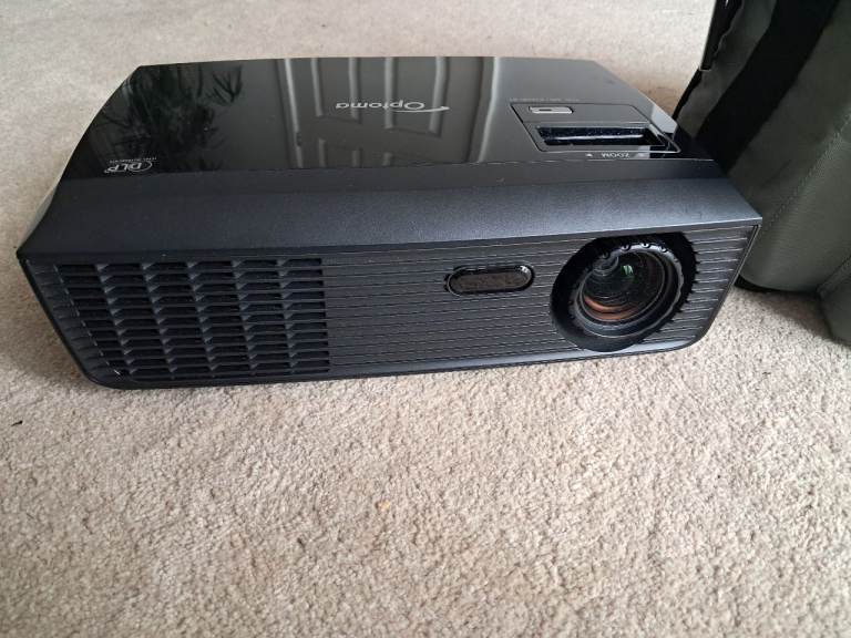 Optoma DLP Projector DAESNZZU with Remote and Cables