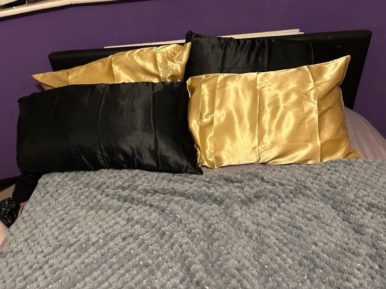 4 x pairs of silk feel pillow cases super soft 