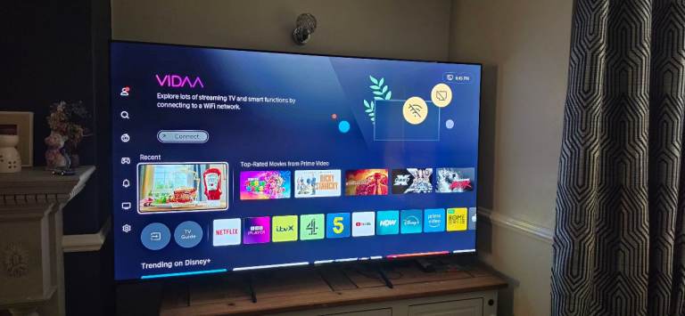 65 inch hisense Qled tv 