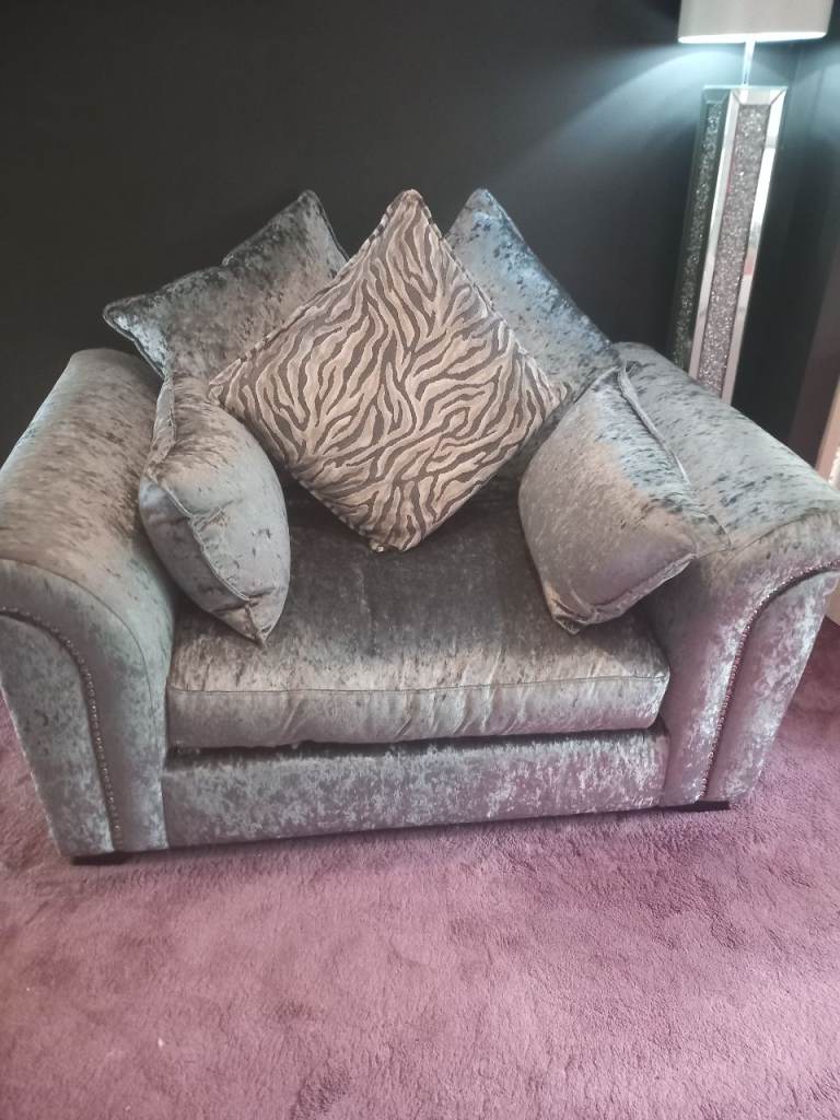 Large suggle chair